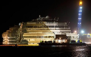 ΜΕΤΑ ΑΠΟ ΜΑΡΑΘΩΝΙΑ ΕΠΙΧΕΙΡΗΣΗ Επιτυχής η ανόρθωση του Costa Concordia
