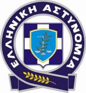 Συνελήφθησαν, ο  προσωρινά υπεύθυνος λειτουργίας,  καφενείου στην   Κεφαλονιά, καθώς και πέντε παίκτες διότι έπαιζαν «ΕΙΚΟΣΙ ΕΝΑ»