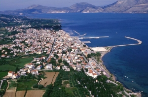 Σπηλιές με Μυκηναϊκούς Τάφους στην Παλική . . Video του Μάκη Μήλα.
