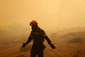 Οι φωτιές της Ελλάδας με το φακό του Reuters!
